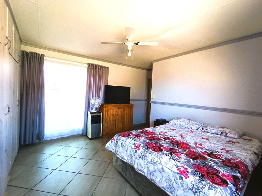 4 Bedroom Property for Sale in Langenhovenpark Free State